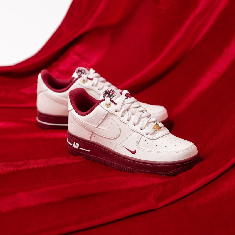 NikeAirForce1_07SE40thAnniversarySailTeamRed_2.jpg