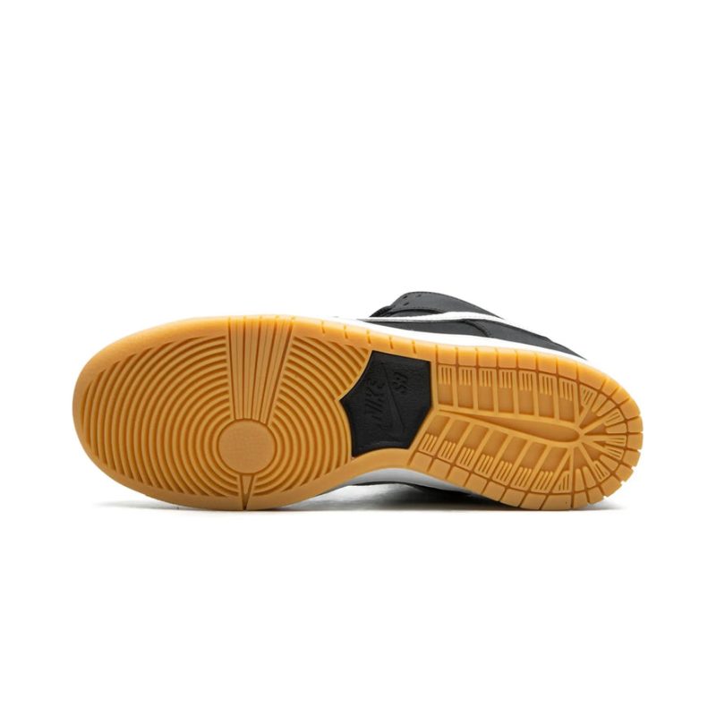 NikeSBDunkLowProBlackGum_2.jpg