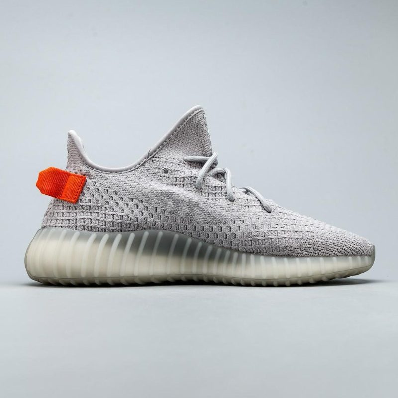 YeezyBoost350V2TailLight_8_5512f955-4d28-48cf-a197-719b25342e38.jpg