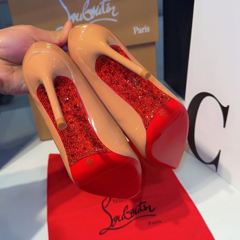 ChristianLouboutinKateBeigePumps_10.jpg