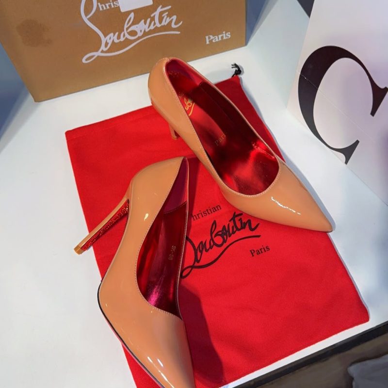 ChristianLouboutinKateBeigePumps_5.jpg